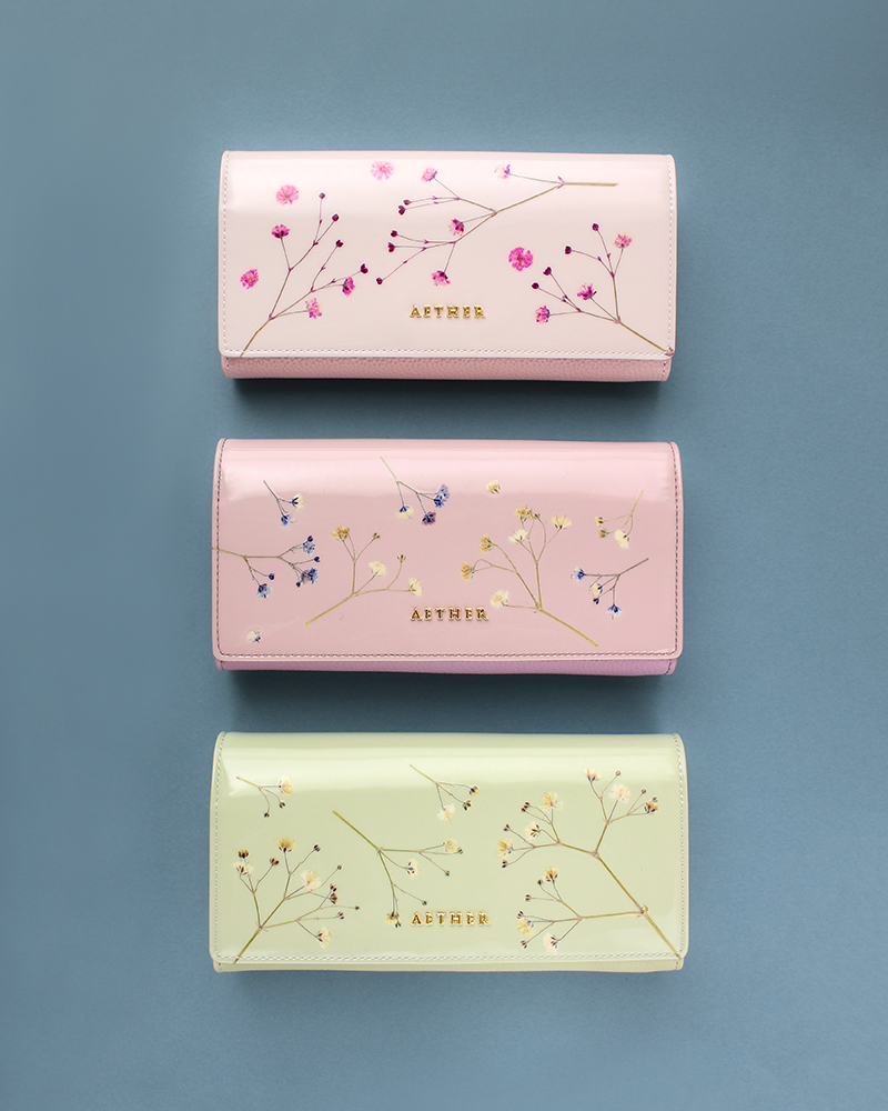 押し花レザー「ジプソフィア」かぶせ長財布