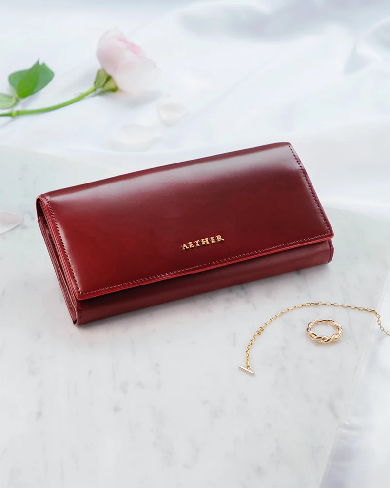 50代の女性におすすめのお財布を扱う国内ブランドの人気のお財布はAETHERのディアマン