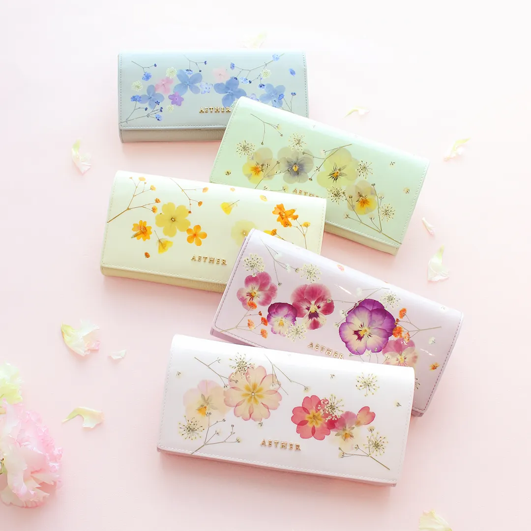 新品未使用/店舗限定】フェミニン×押し花レザー♡AETHERかぶせ長財布-