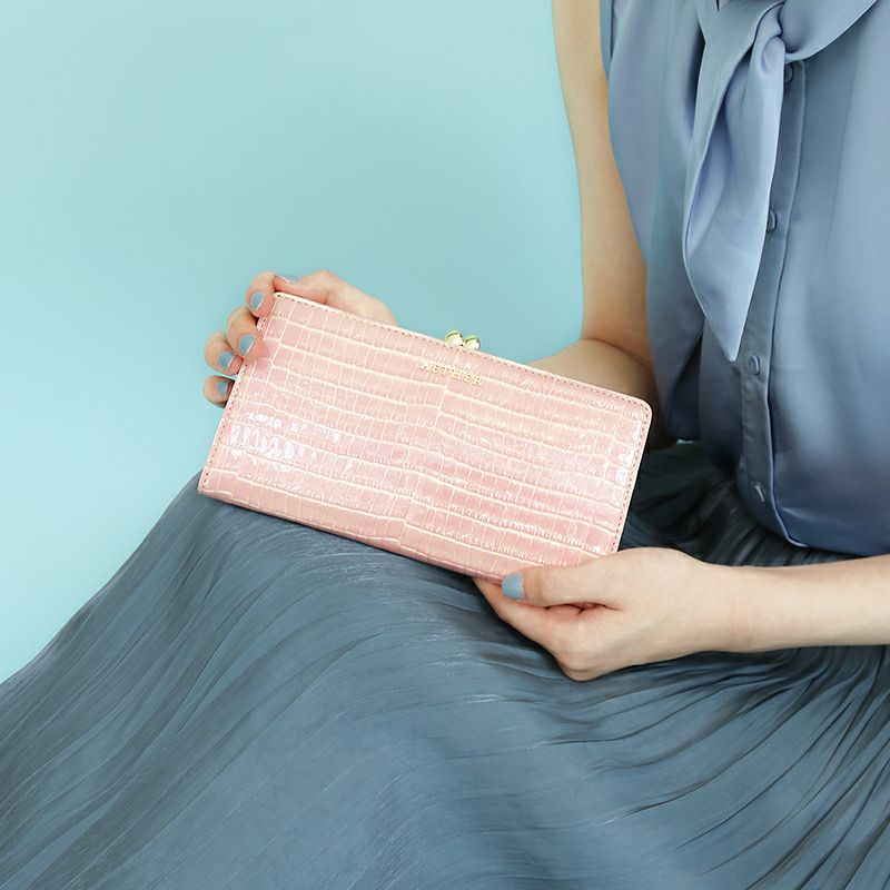 クロコ型押しレザー「ニナ」がま口長財布
